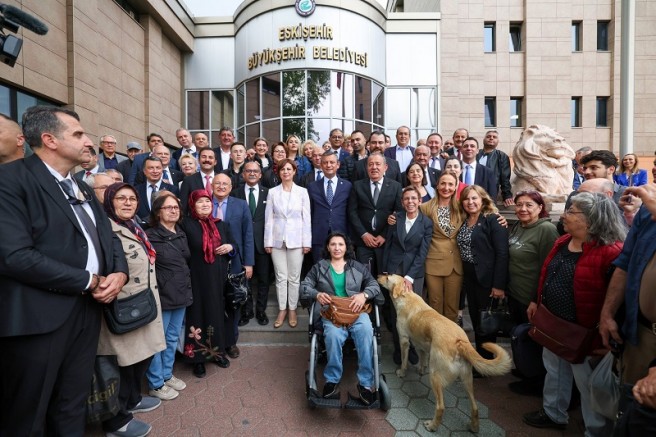 Özgür Özel'den Eskişehir merkezdeki belediyelere ziyaret