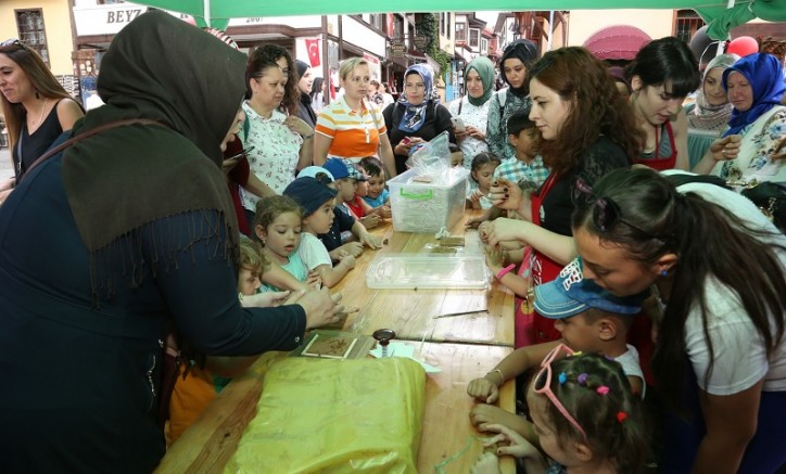 Şehrin Ateşi Seramik Galerisi anne ve çocuklarını bir araya getirecek
