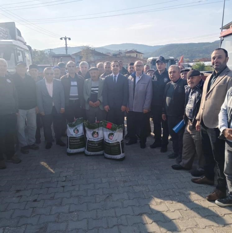 Yenipazarda üreticilere tohum desteği sağlandı