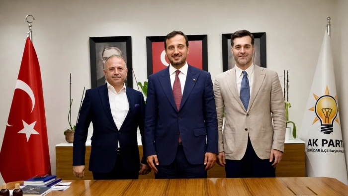 Üsküdar’da siyasi dengeleri değiştirecek hamle: CHP’den AK Parti’ye 4 meclis üyesi geçti