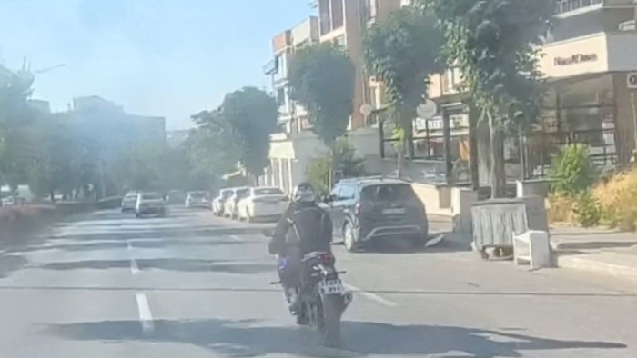 Akan trafikte yaptığı hareket pes dedirtti