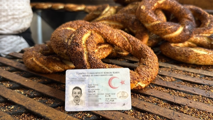 Soyadı mesleğiyle özdeşleşti: 45 yıldır simit pişiriyor