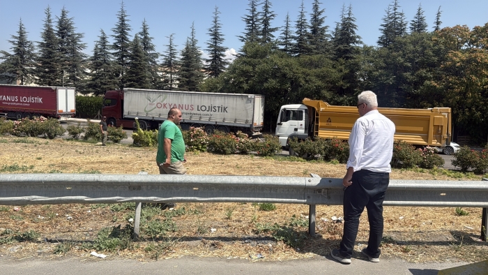 Eskişehir’de moloz tartışması kovalamacaya dönüştü: Polis noktasında arbede çıktı
