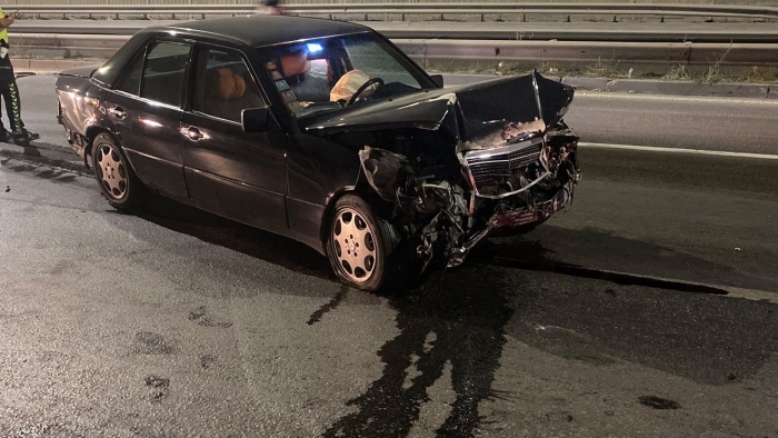 Eskişehir çevre yolunda iki otomobil çarpıştı: Araçlardan biri refüje çıktı