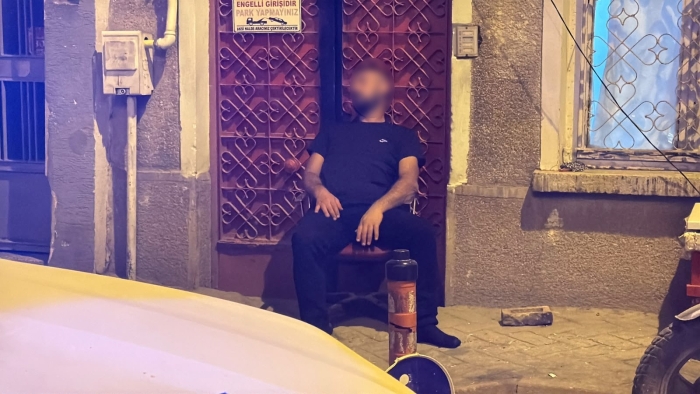 Sandalyede hareketsiz görenler polisi aradı: Gerçek bambaşka çıktı