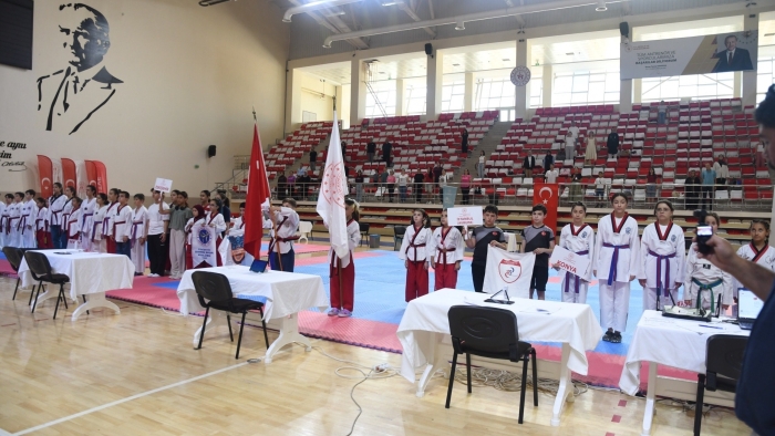 Eskişehir’de taekwondo heyecanı: 350 sporcu mücadele ediyor