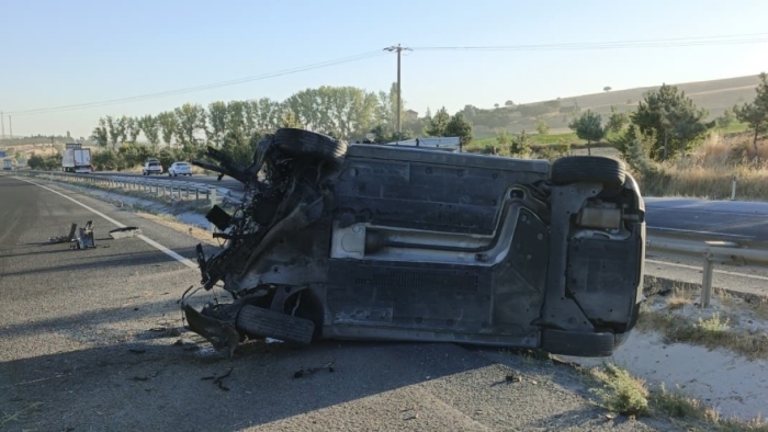 Sivrihisar’da kontrolden çıkan otomobil yan yattı: 1 yaralı