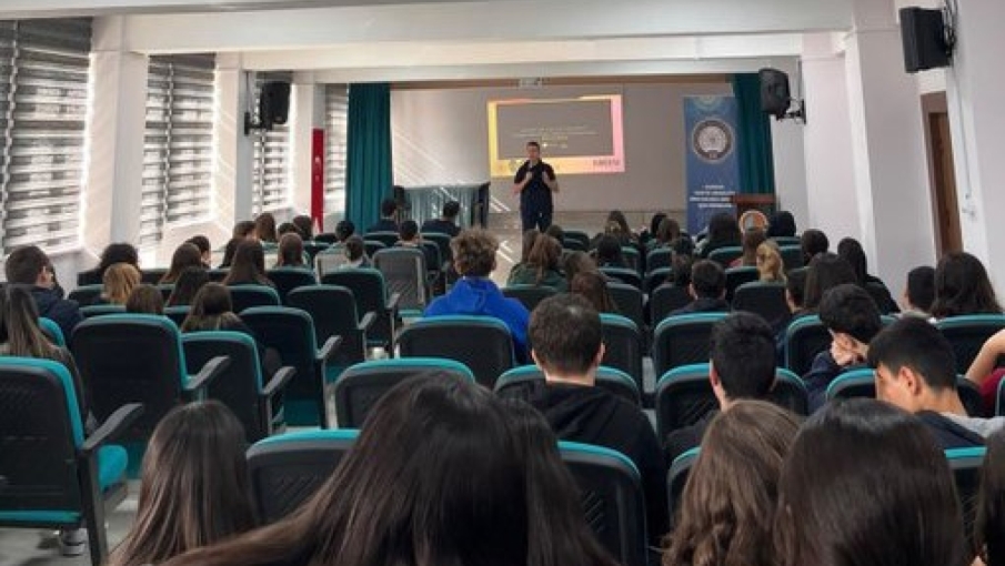 Eskişehir'de Siber Polisten 530 Öğrenci ve Öğretmene Eğitim