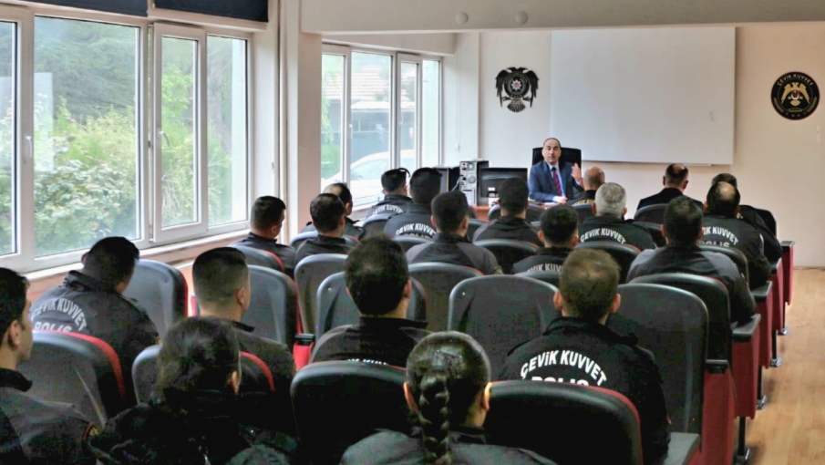Eskişehir İl Emniyet Müdürü Yılmaz, çevik kuvvet ekipleriyle buluştu