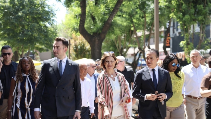 Ayşe Ünlüce, kardeş şehir Saint-Josse-ten-Noode Belediye Başkanı Emir Kır’ı ağırladı