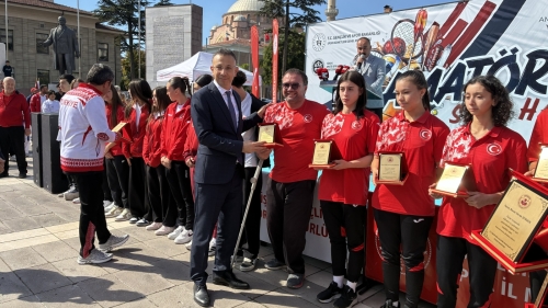 Eskişehir’de Amatör Spor Haftası coşkusu: “Spor yapan çocuk bir adım önde”