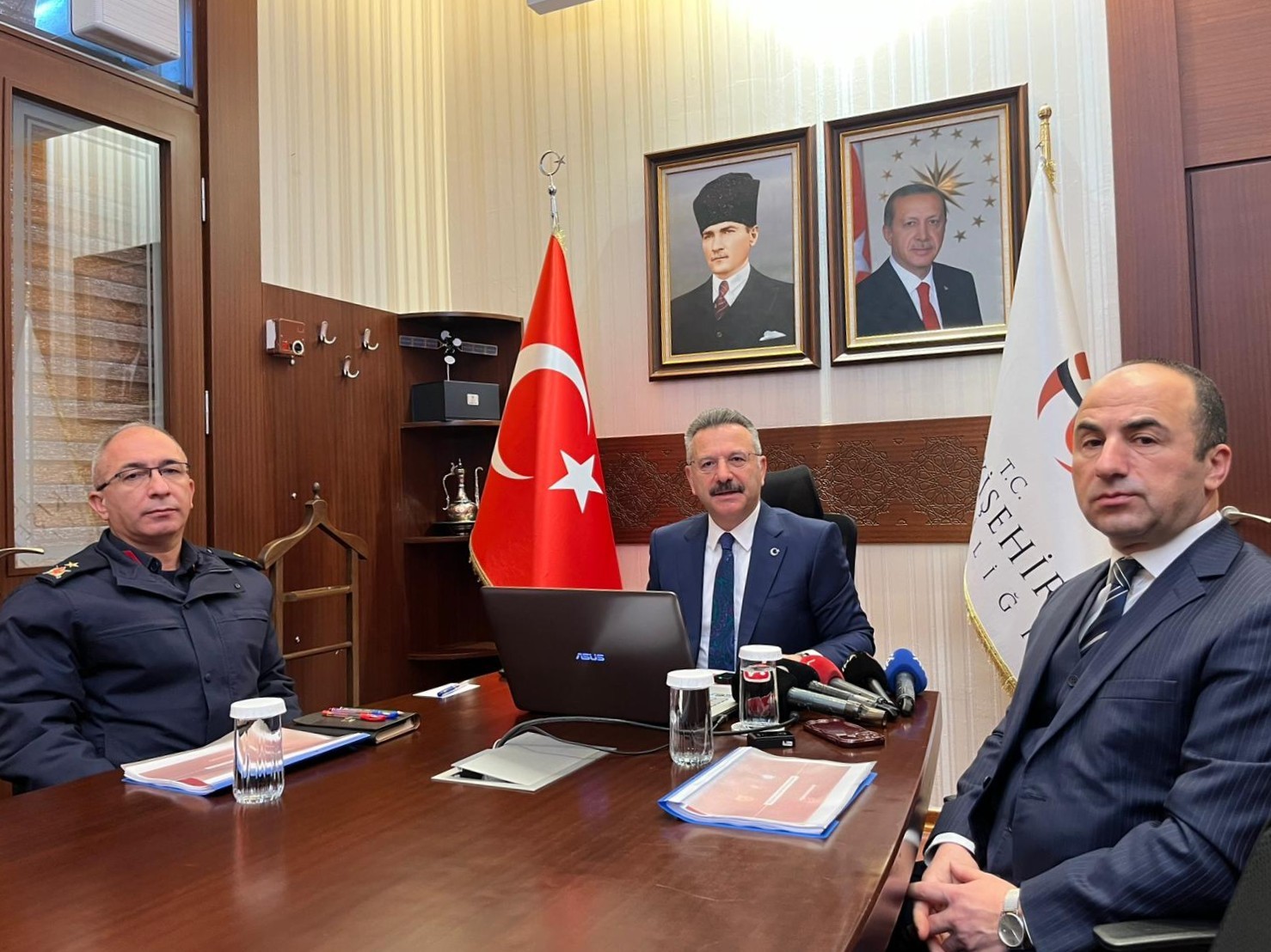 25 yıllık Vali Hüseyin Aksoydan veda konuşması