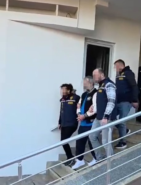 543 yıl 9 ay hapis cezası bulunan firari Antalyada yakalandı