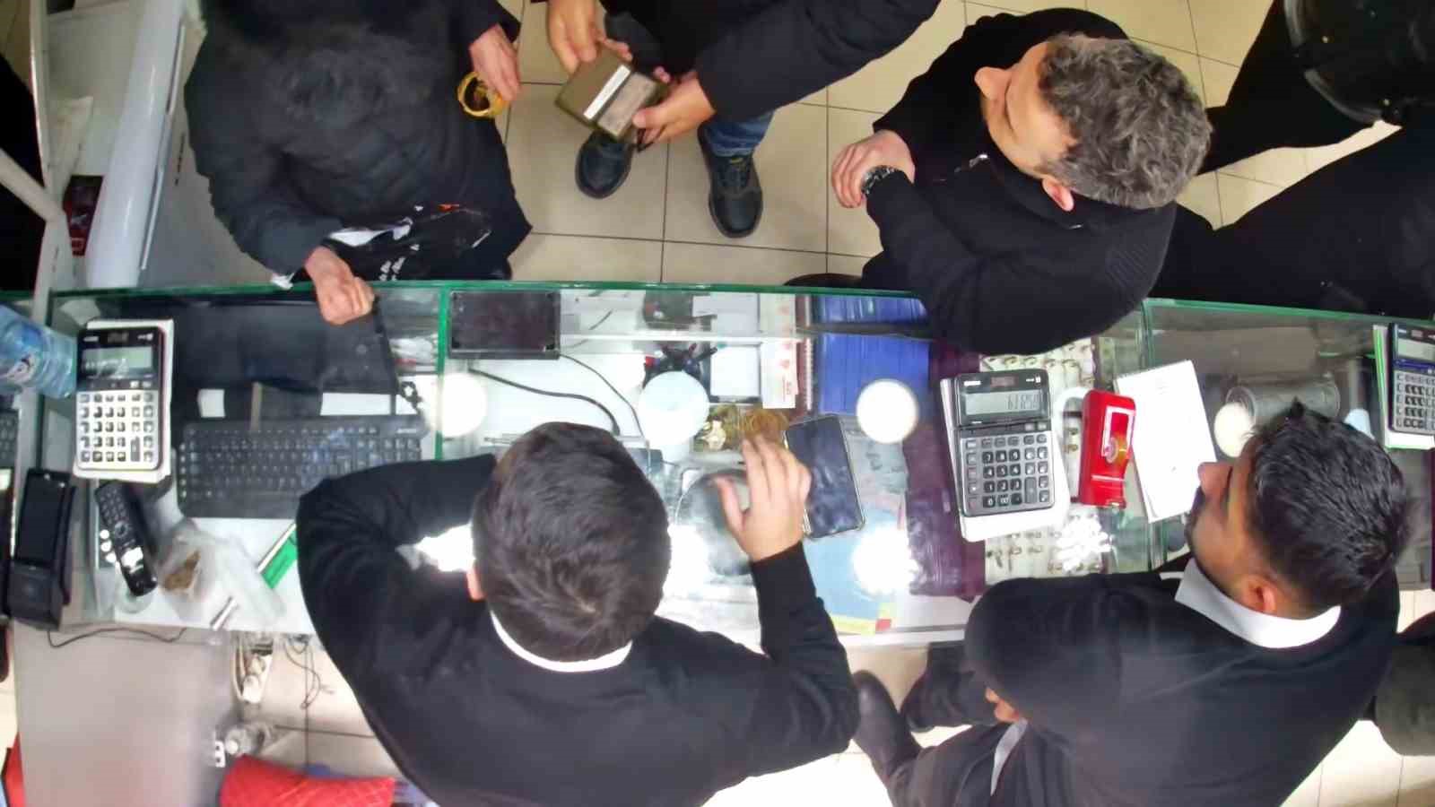 700 bin liralık vurgunu dikkatli esnaf önledi