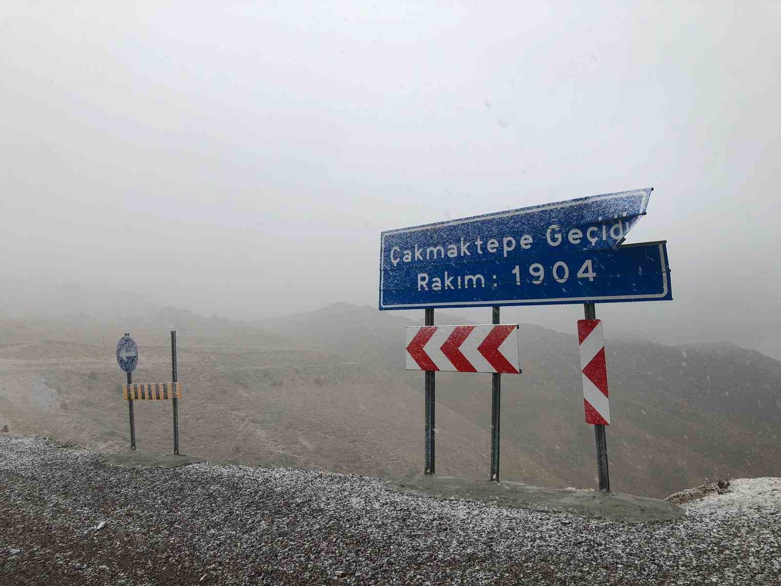 Afyonkarahisarda kar yağışı yüksek kesimlerde etkili oldu