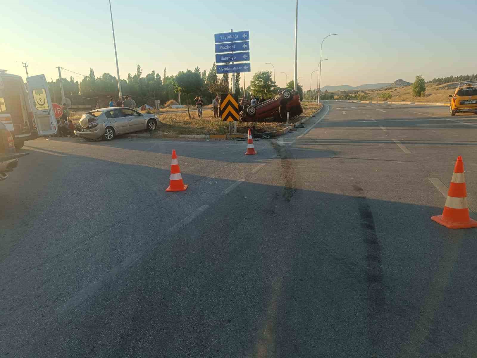 Afyonkarahisar'da trafik kazası: 9 kişi yaralandı