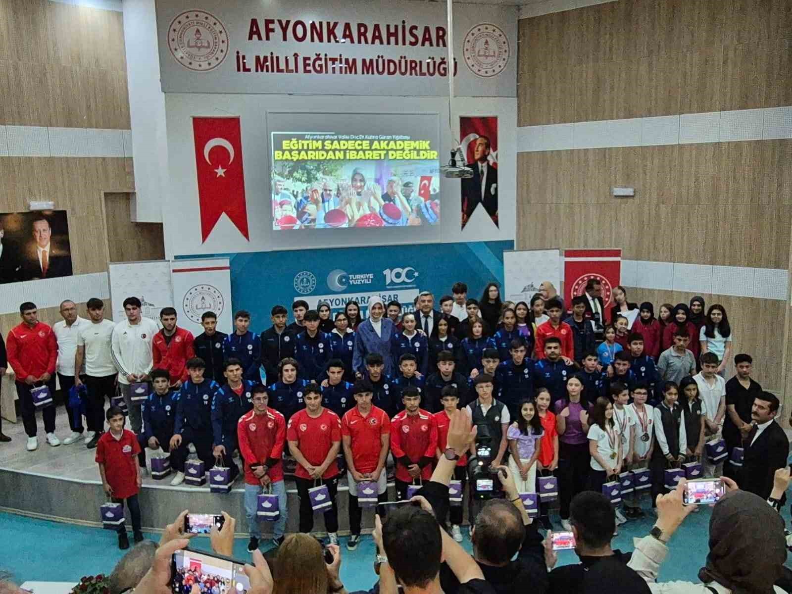 Afyonkarahisarın zirvedekileri ödüllerini aldı