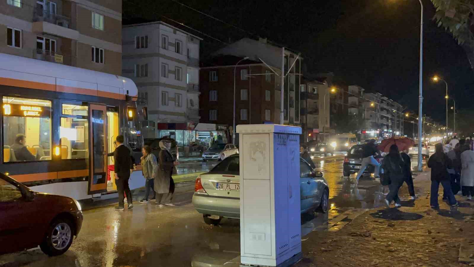 Aniden bastıran yağmur ‘Avrupa kentini felç etti