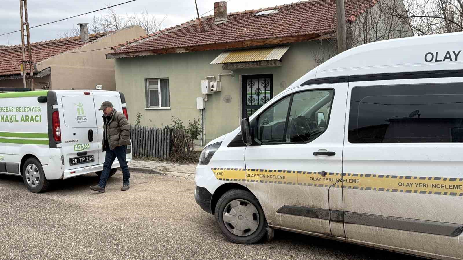 Arkadaşlarıyla alkol aldıktan rahatsızlandı, evinde hayatını kaybetti