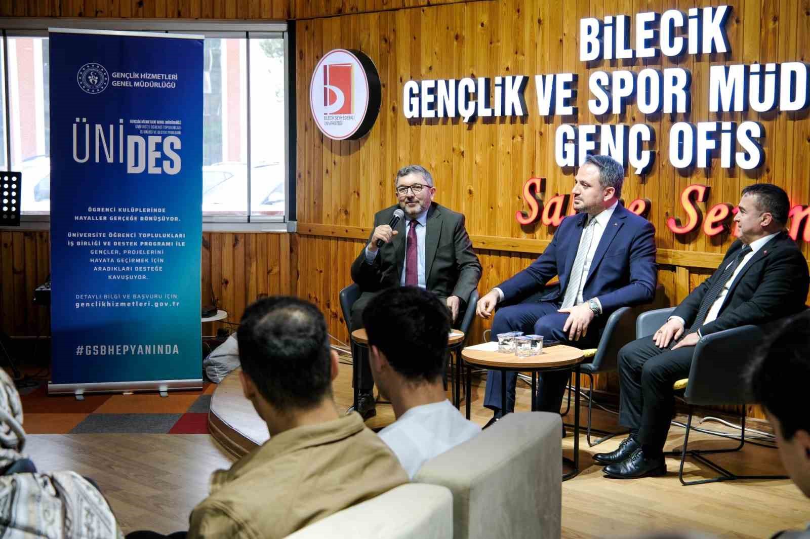 Bakan Yardımcısı Eminoğlu, ÜNİDES projesi kapsamında Bilecikte öğrencilerle buluştu