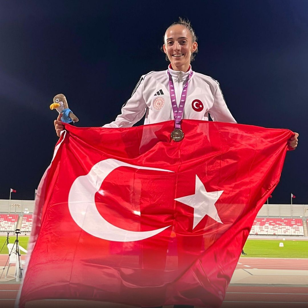 Başkan Albayrak, Türkiye rekoru kıran Eskişehirli sporcuyu kutladı