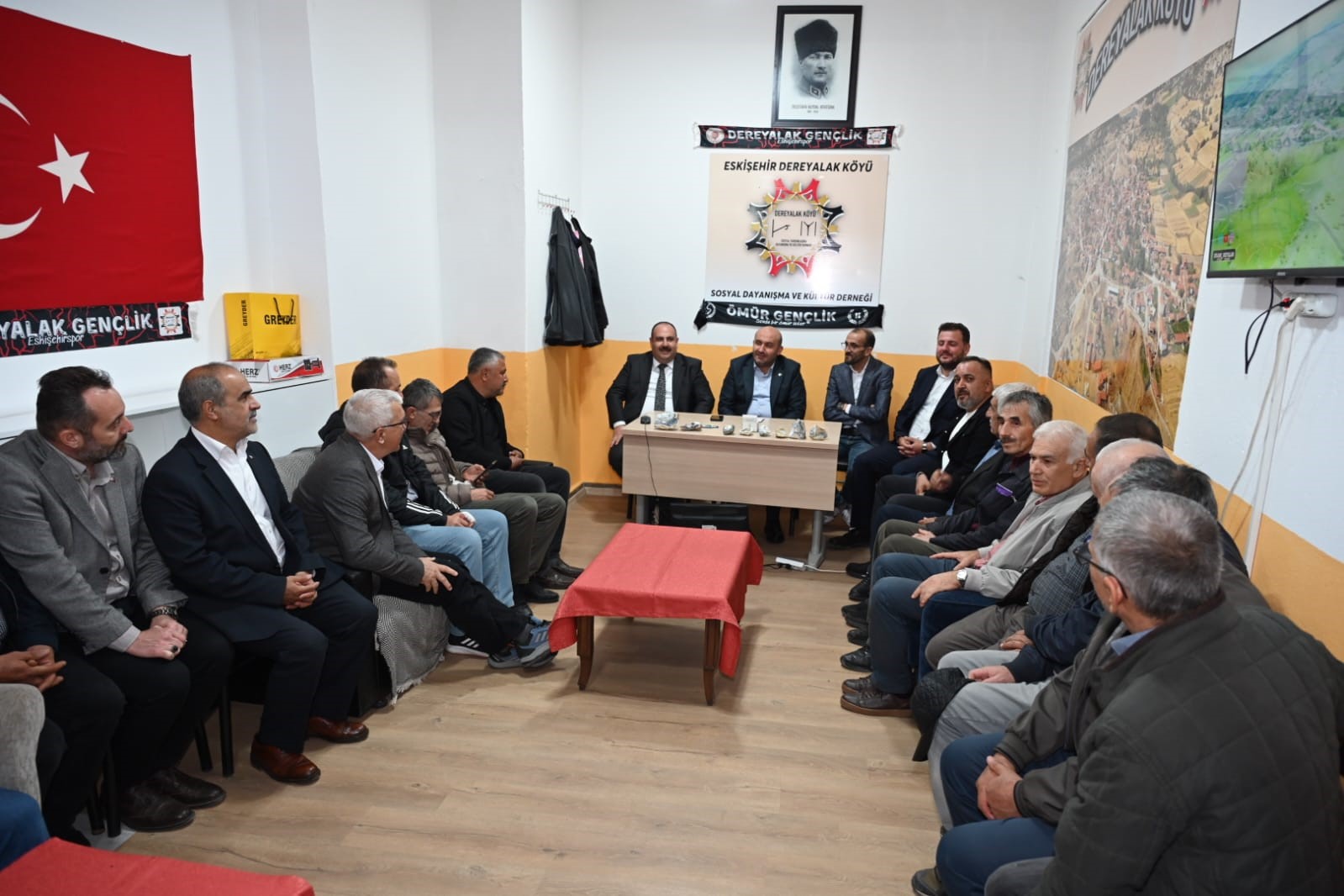 Başkan Hamamcı ve AK Parti heyeti, Dereyalaklılar Derneğinde talepleri dinledi