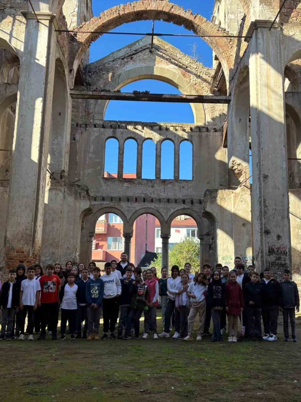 Bayırköyde miniklerin tarih dolu Bilecik gezisi