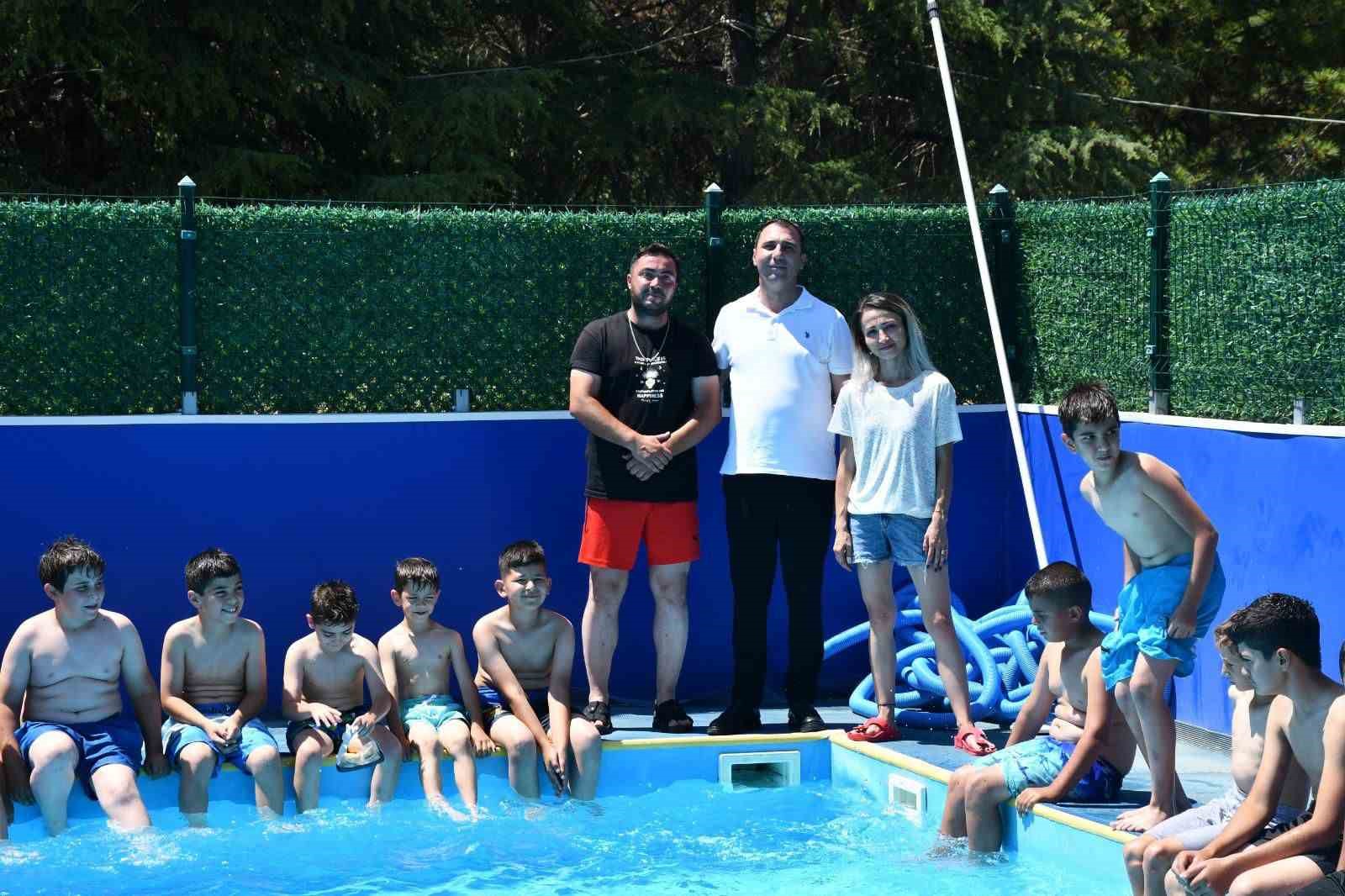 Beylikovada çocuklara yüzme kursu açıldı