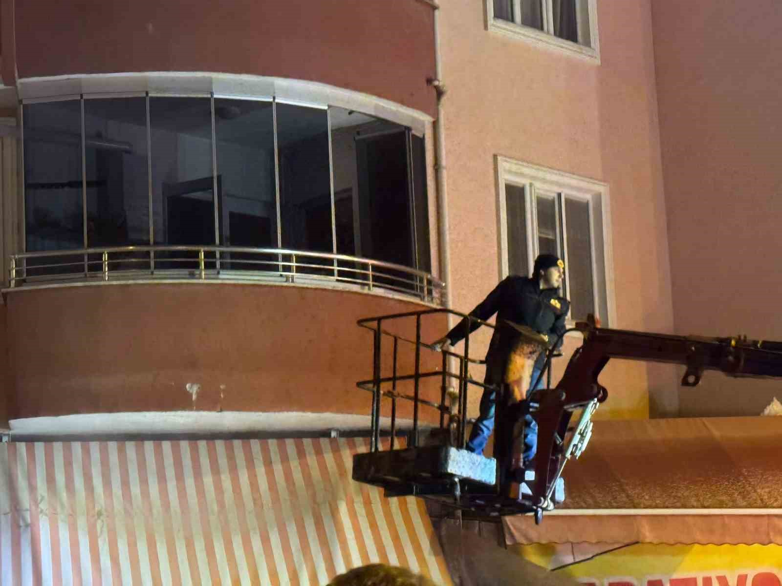 Bilecik'te çıkan yangında 5 kişi dumandan etkilendi