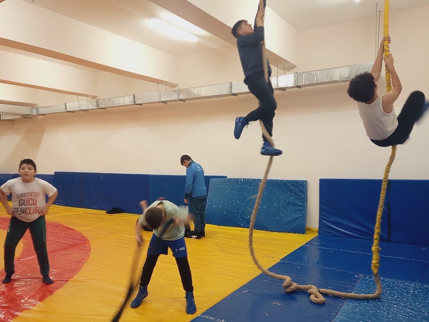 Bilecikte güreş antrenmanları sürüyor