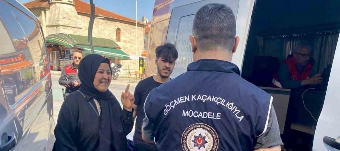 Bilecikte huzur uygulaması, 2 yabancı uyruklu kişi sınır dışı edildi
