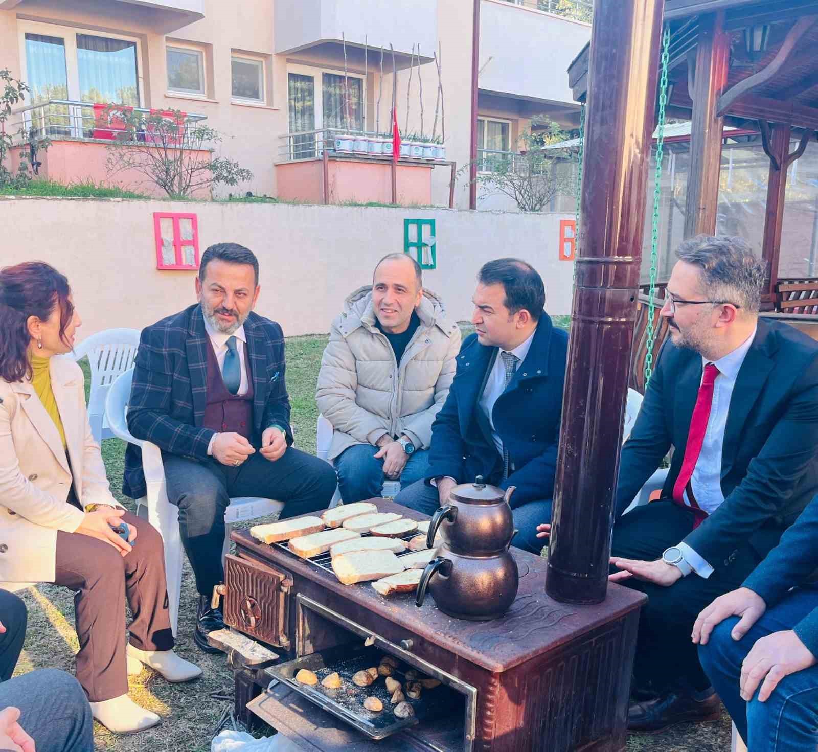 Bilecikte huzurevinde Salçalı ekmek etkinliği