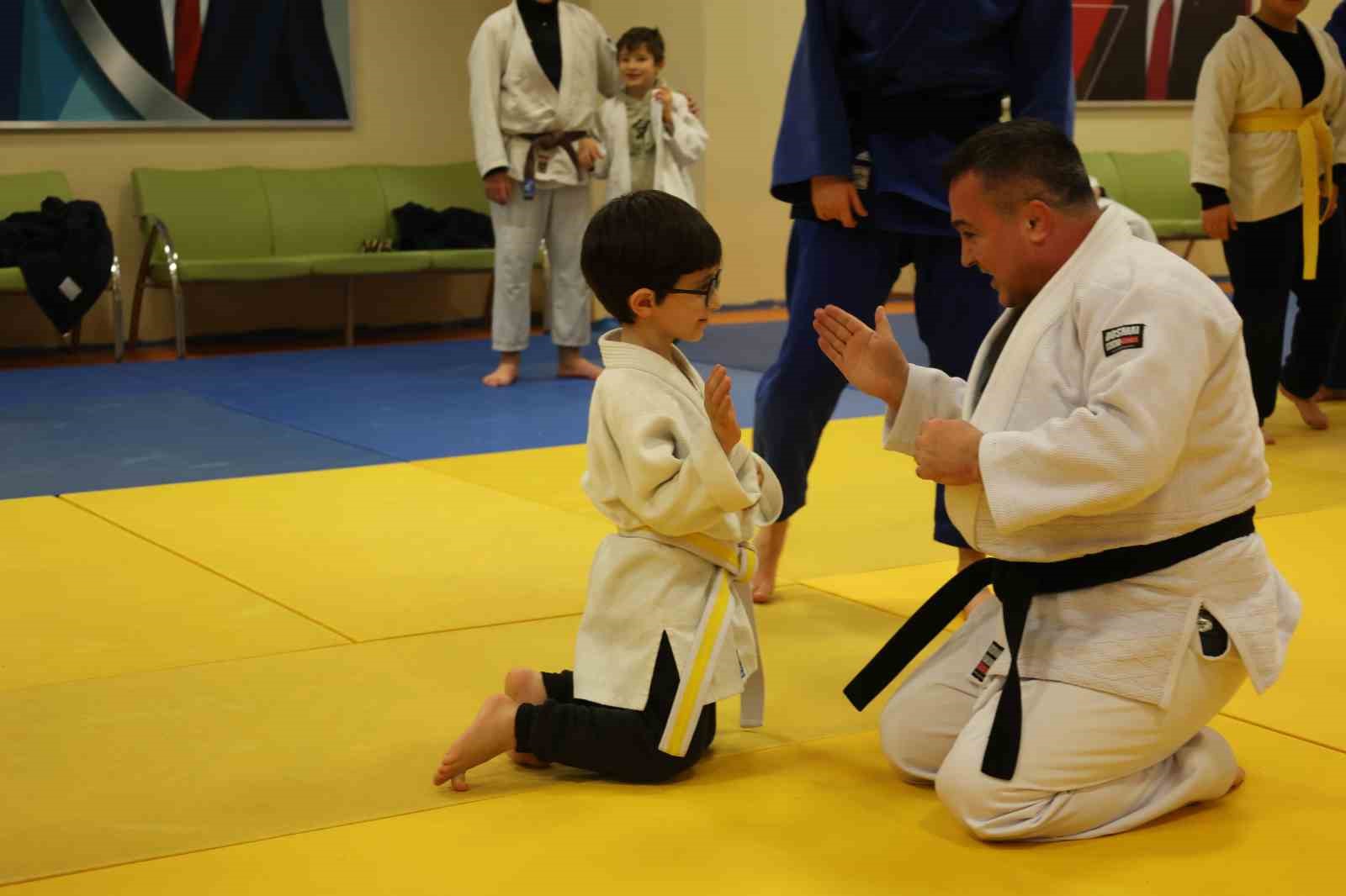 Bilecikte judoculara moral veren antrenman