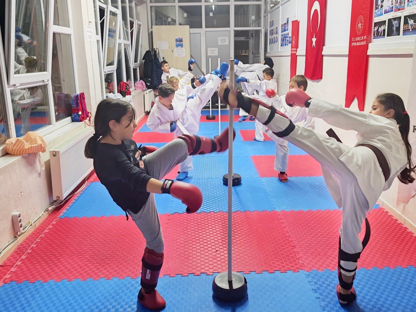 Bilecikte karate spor okullarında yoğun tempo