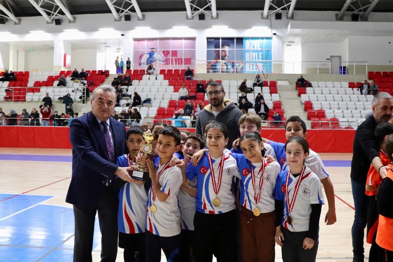 Bilecikte okul sporları ve geleneksel çocuk oyunları finalleri tamamlandı