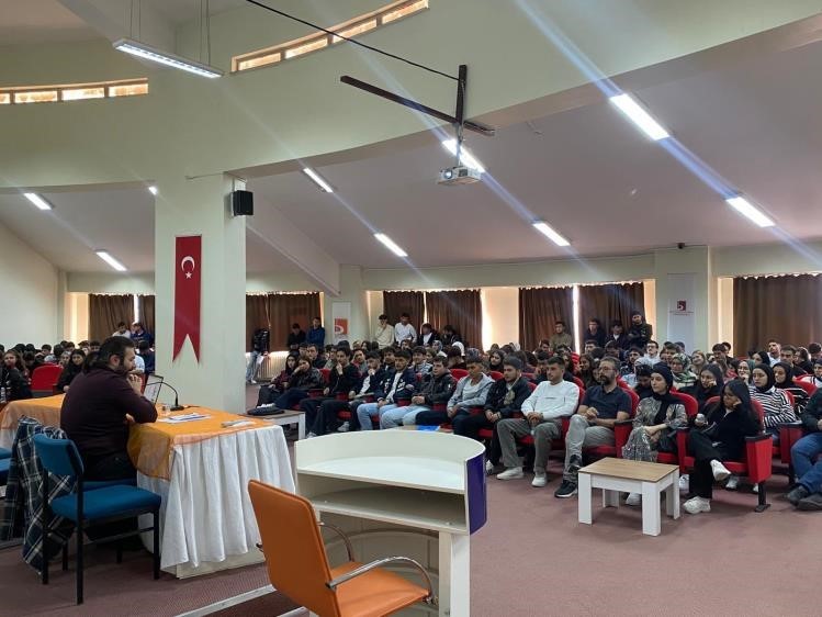 Bilecik'te Osmaneli MYO öğrencilerine teknoloji bağımlılığı eğitimi verildi