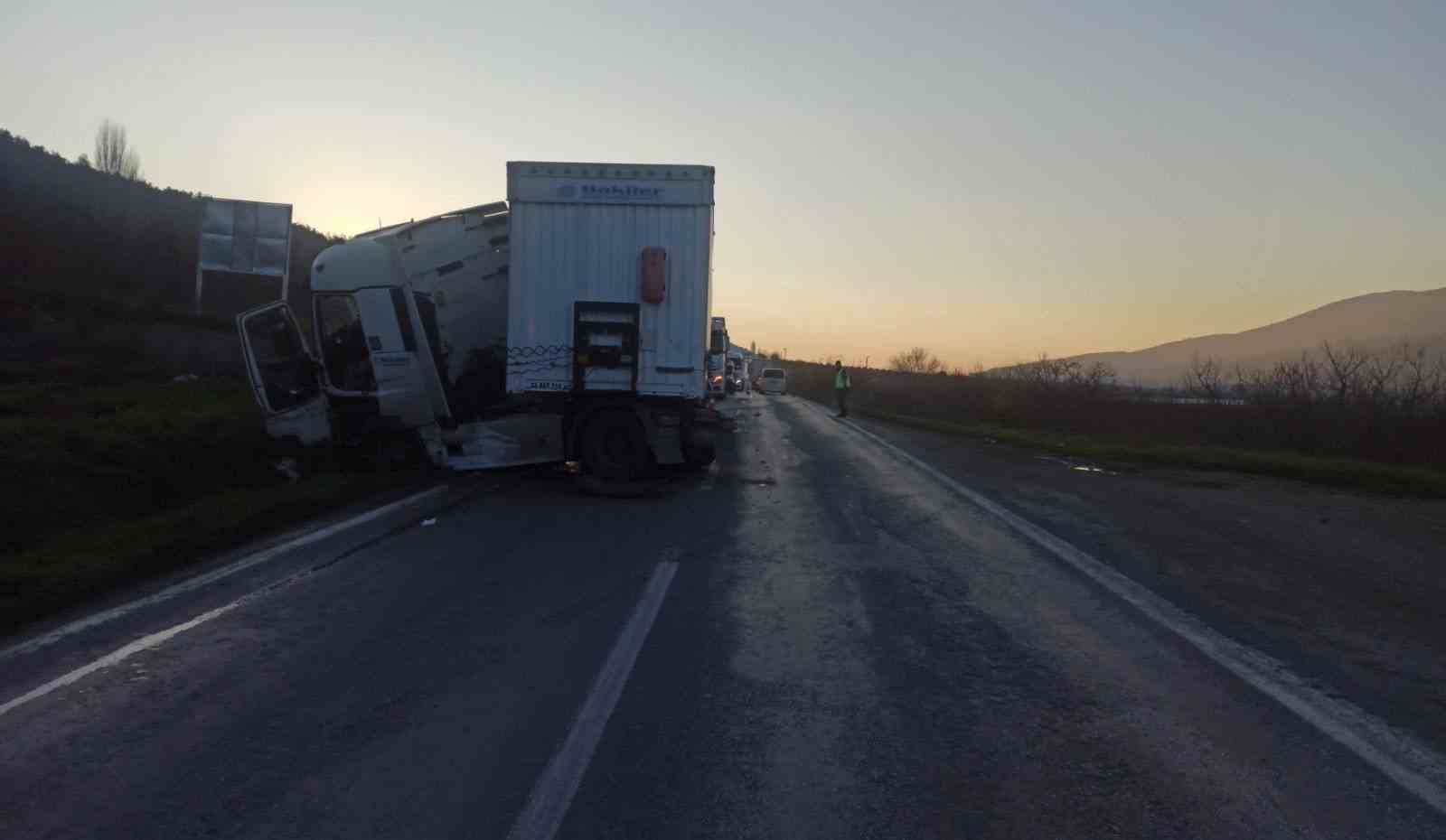 Bilecikte tır kontrolden çıktı: 1 yaralı