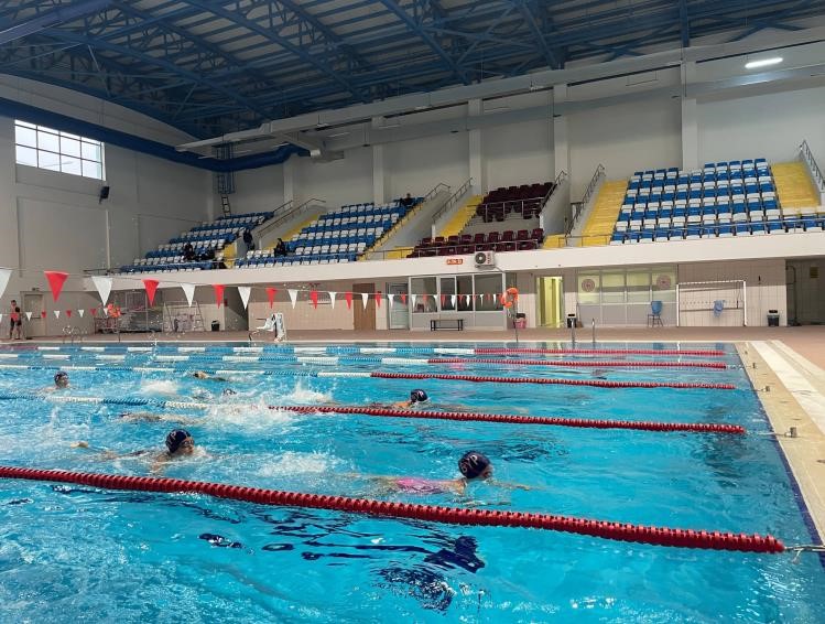 Bilecikte yüzme havuzunda yoğun antrenman mesaisi