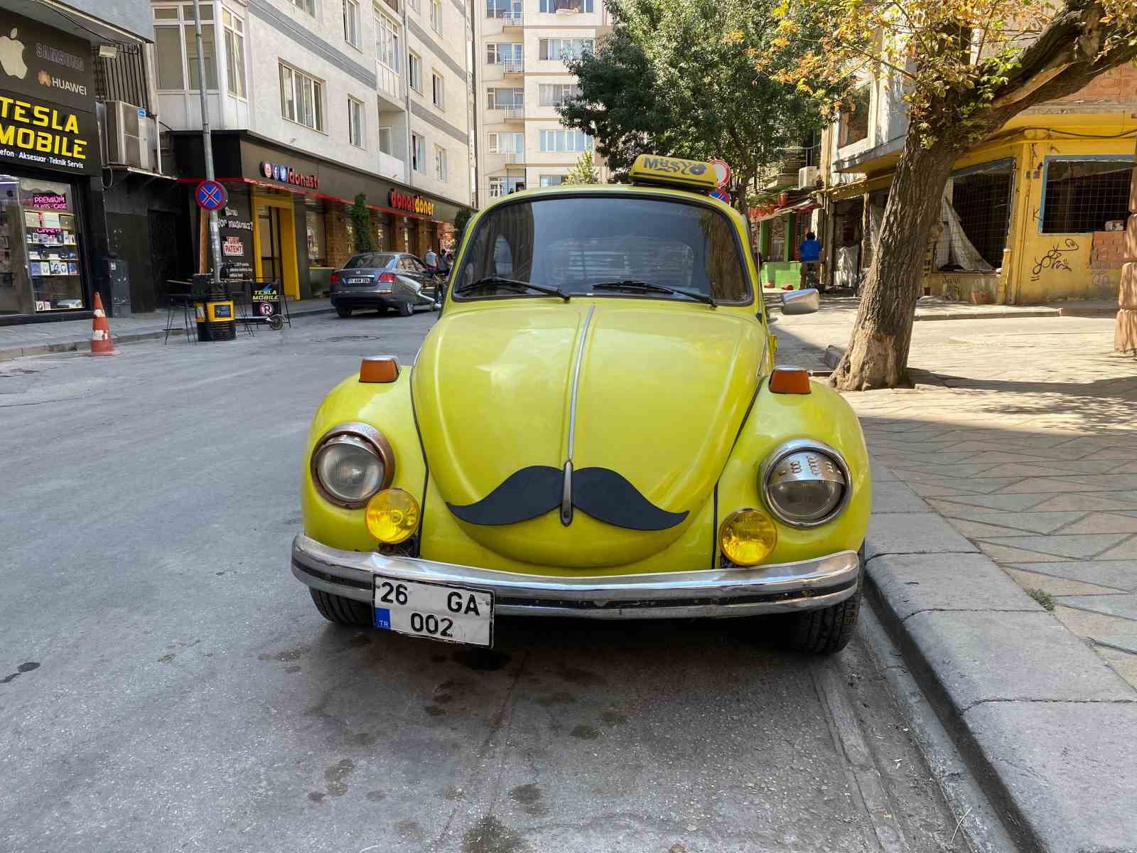 Bıyıklı Vosvos görenlerin dikkatini çekiyor