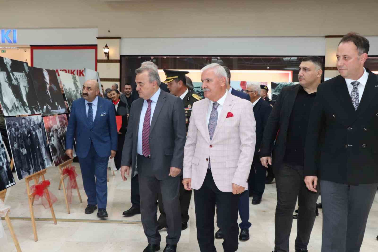 Bozüyükte Atatürk konulu fotoğraf sergisi açıldı