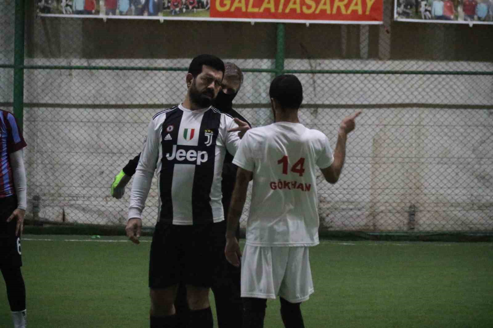 Bu maçta pas işaret dili ile isteniyor, ‘gol sesi çıkmıyor