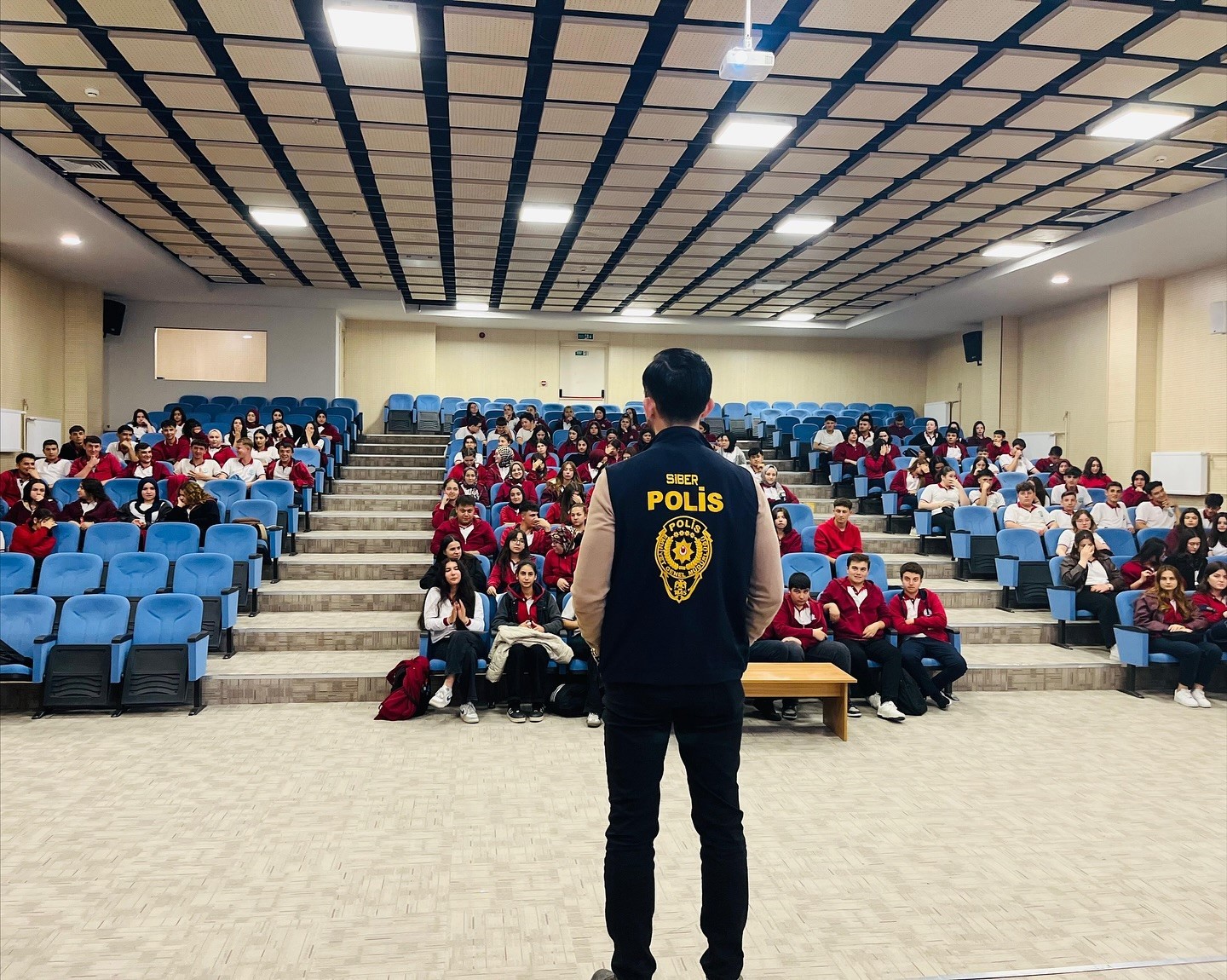 Domaniçte öğretmen ve öğrenciler siber suçlara karşı bilgilendirildi