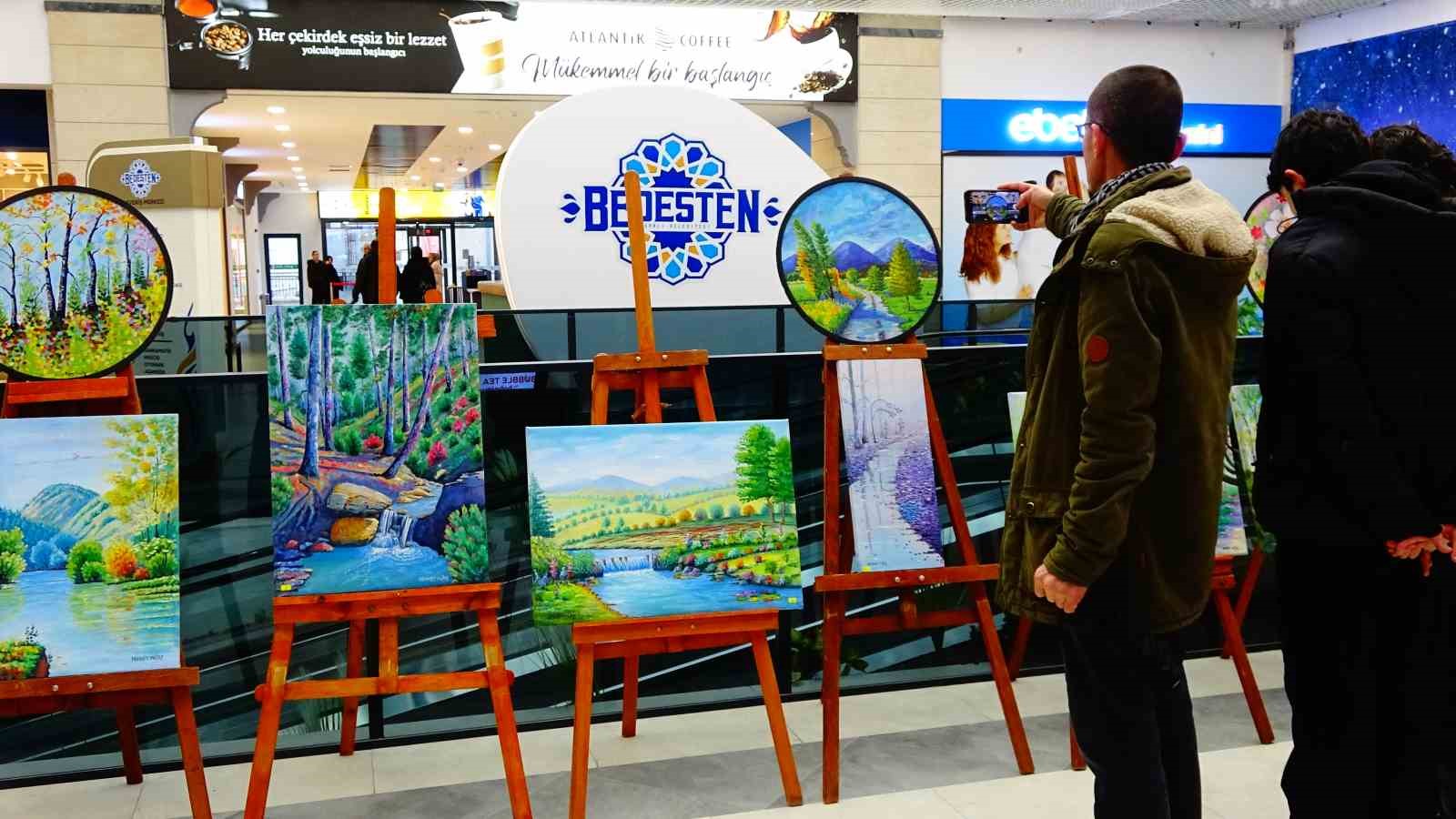 Duyguların tuvale yansıdığı sergi, sanatseverlerin izlenimleriyle sona erdi