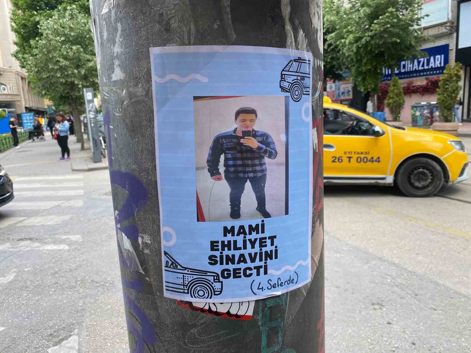 Elektrik direklerine asılan Ehliyet sınavını geçti broşürü ilgi çekti