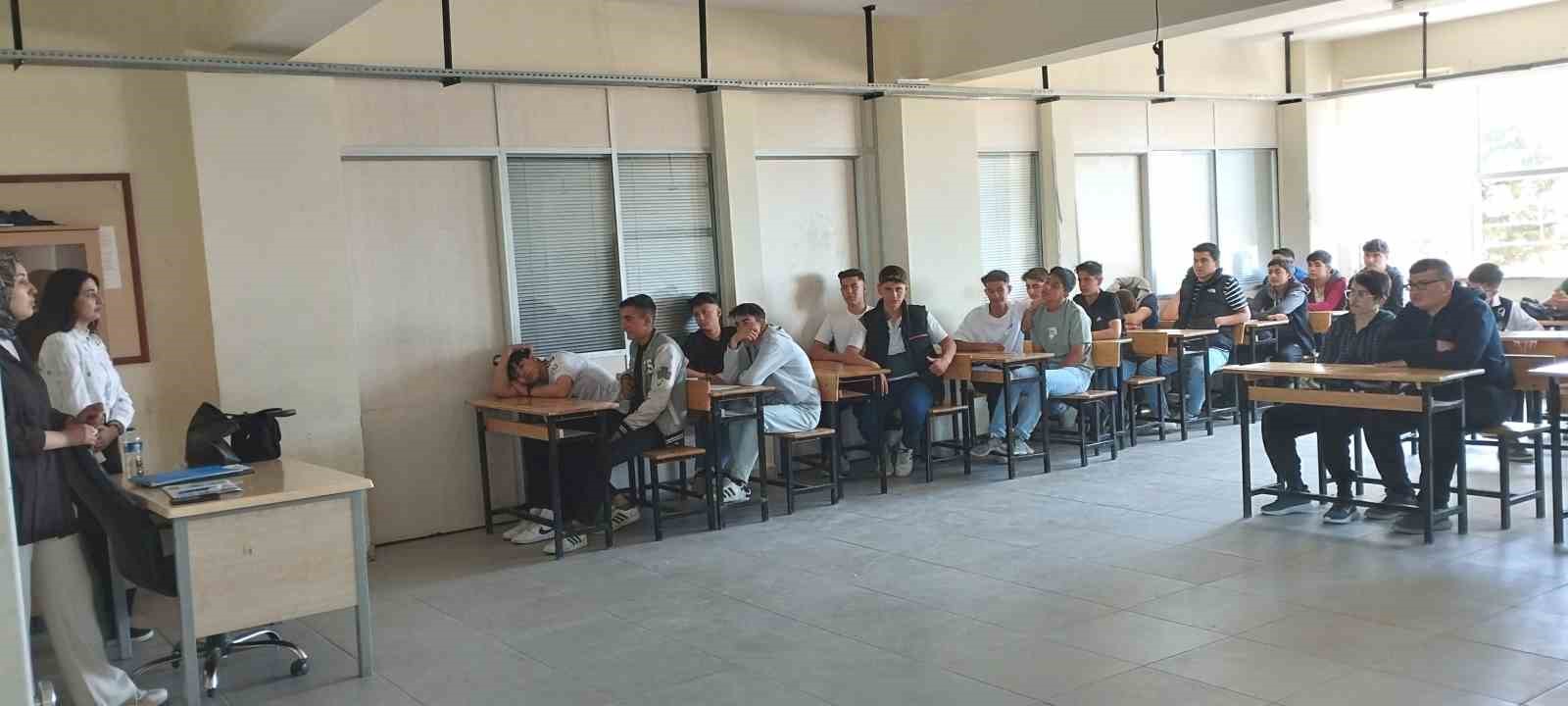 Lise öğrencilerine sağlıklı yaşam ve hastalıklarla mücadele semineri