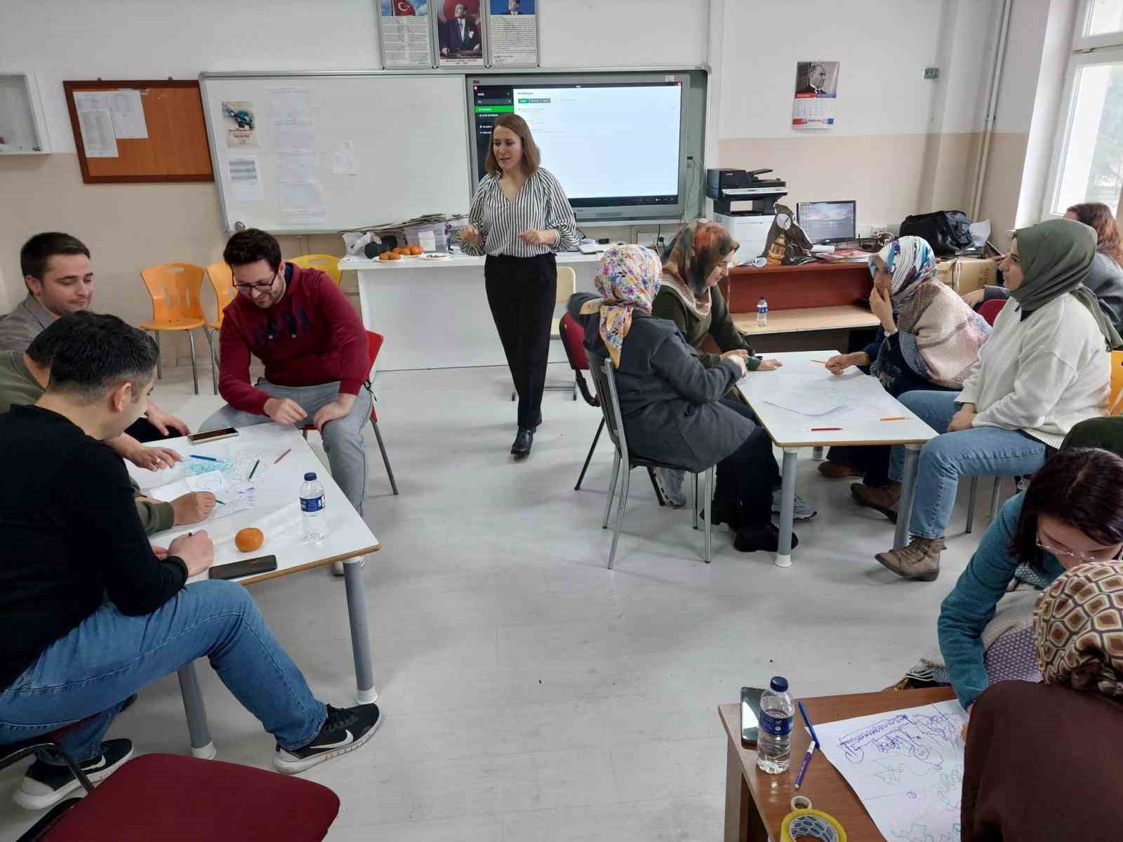 Emirdağ Öğretmen Topluluğunda çocuklarla felsefe eğitimi