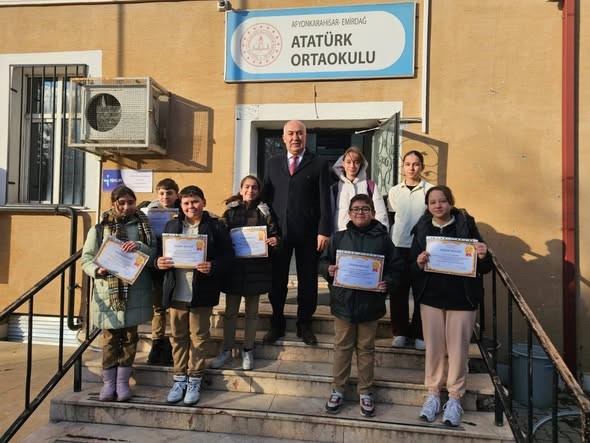 Emirdağ Ortaokulunun ‘Ayın Öğrencileri ödüllendirildi