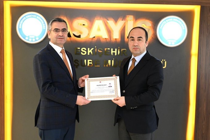 Emniyet Müdürü Yılmazdan başarılı personele ödül