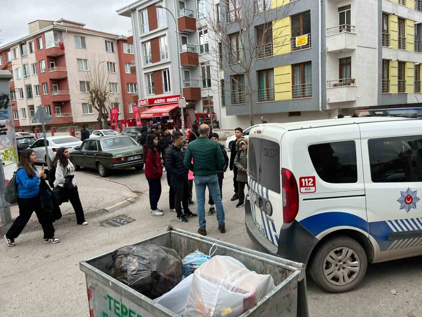 Eskişehirde 12 yaşındaki çocuk okul çıkışında bıçaklandı