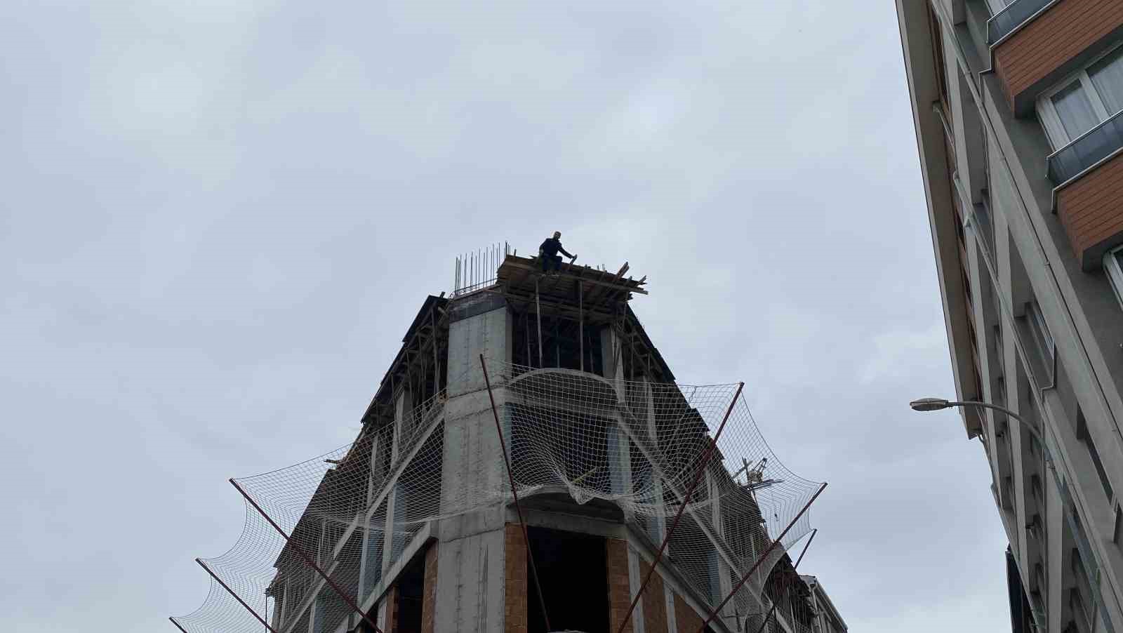 Eskişehir'de panik anları: İnşaatın 8inci katından atlamaya çalıştı